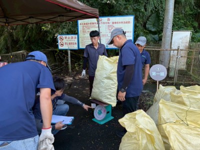 防除成果稱重    (林業及自然保育署新竹分署攝影)